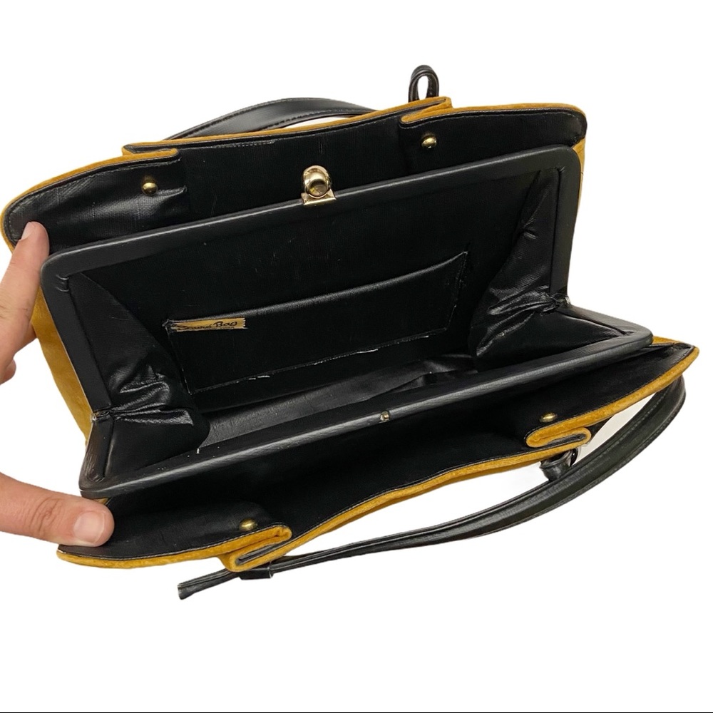 Vintage Velvet Mushroom Embroidered Purse - Picture 14 of 14